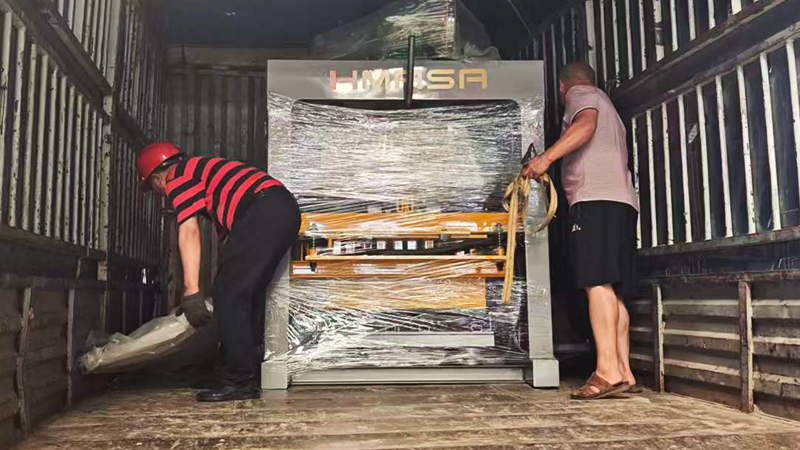 การจัดส่งเครื่องทำบล็อกอย่างมีประสิทธิภาพด้วยมาตรฐานการบรรจุที่เข้มงวด
